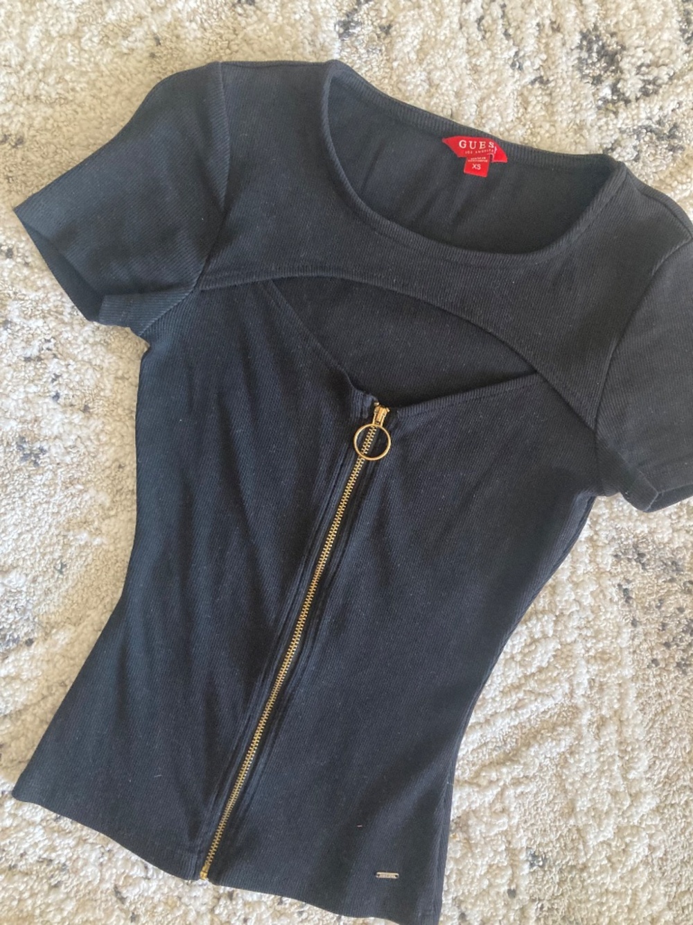 Guess black cutout front zipper short sleeve sexy top xs - Picture 2 of 3